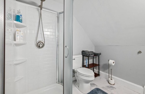 Whitefield Apartment | Cabot Modern Pet Friendly Apt 2nd Floor Studio