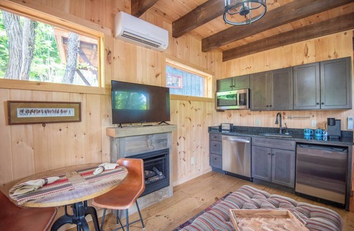 West Jefferson Cabin | Camp 4 Tiny Homes | #6 Mount Sneffels | 1 Mi. to Downtown West Jefferson