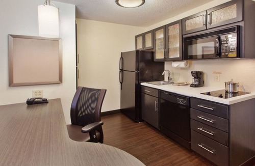 Pueblo Hotel | Candlewood Suites Pueblo by IHG
