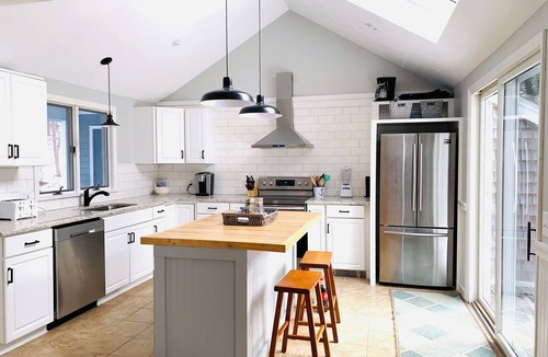 Northwest Harwich House | Cape Cod Family Escape – Lake, Beach, Bikes & Firepit!