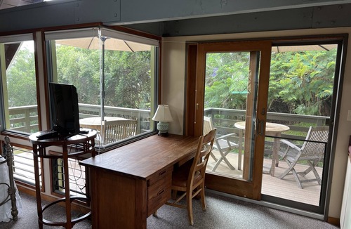 Waimea Cottage | Captain's Quarters Cottage on Kamuela's Nob Hill