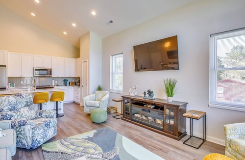 North Carolina Coast Apartment | Carolina Beach Vacation Home Near Boardwalk