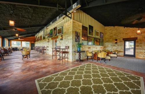 Johnson City Resort | Carter Creek Winery Resort & Spa