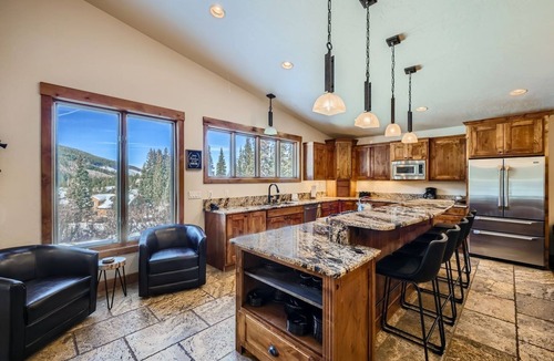 Blue River House | Casa De Plata 5 Bedroom Home by RedAwning