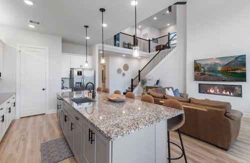 French Quarter House | Catch, Paddle, Splash—Luxury 4BR on Lake Conroe