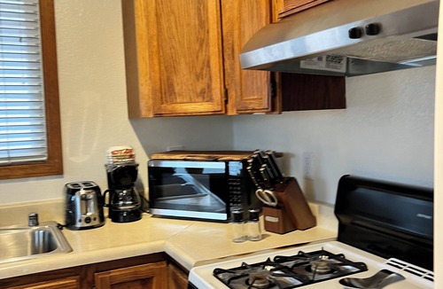 Fairview Apartment | CCC-Clean, Comfortable and Cozy