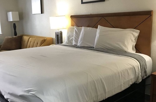 Bertram Hotel | Cedar Creek Inn