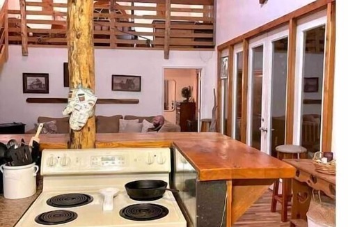 Burnsville Cabin | Cedar Lodge on Rock Creek!