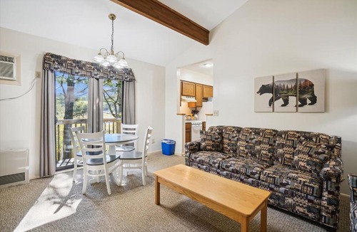 West Bridgewater Hotel | Cedarbrook Deluxe Two Bedroom Suite with outdoor heated pool 20304