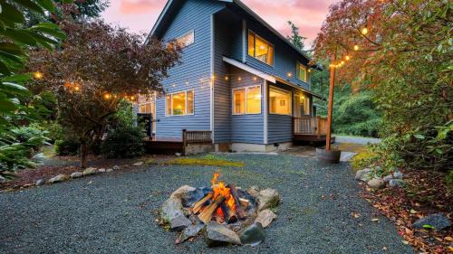 Clinton House | Cedarview Retreat by AvantStay