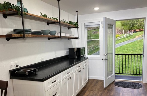 Burnsville Apartment | Celo Valley Retreat, with Awesome View