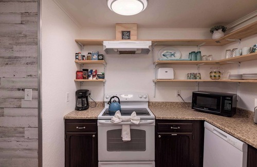 Taku - Campbell Apartment | Central 2BR Anchorage Adventure Hub