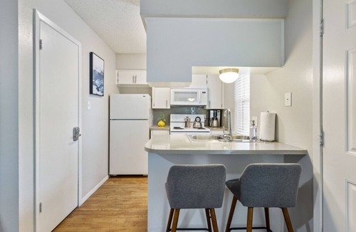 Hyde Park Apartment | Central Austin Studio | Pets Allowed and Free Prkg