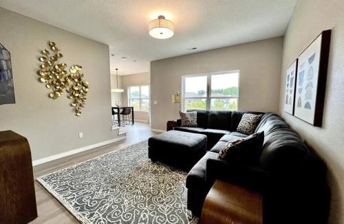 Cedar Falls Apartment | Central Cedar Falls New Construction Townhome!