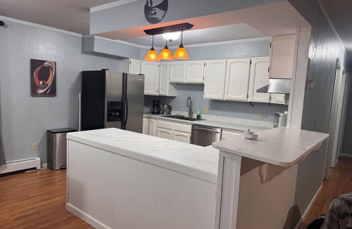 Fairbanks Apartment | Central Fairbanks 3BR/2BA, King Bed, Sleeps 6, Free Laundry