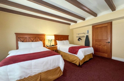 Western Division Hotel | Central Laredo Stay w/Two Pools, Hot Tub, Grill, Airport Shuttle & EV Charging!