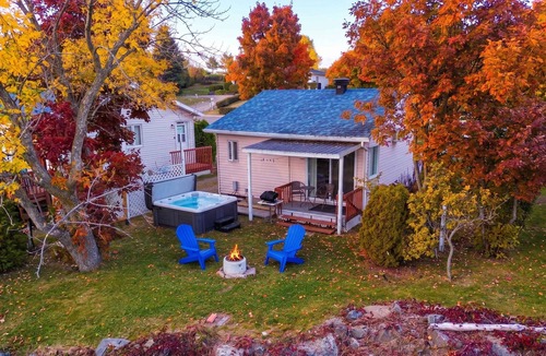 Cap-Saint-Ignace Ski Chalet | Chalet Studio #3 Waterfront with Spa, Fireplace & Wifi