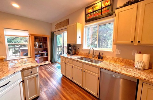 Blue Rock Springs Ski Chalet | Chalet w/Hot Tub, Dog Friendly, 3 Miles to Breck