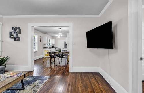 Villa Heights House | Charlotte Luxury 3BR Home NoDa