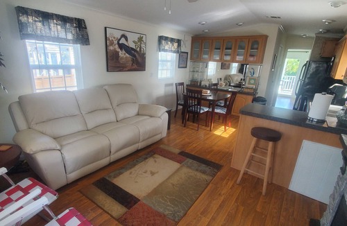 Venice Cottage | Charming 1-bedroom cottage in Ramblers Rest Resort Venice FL