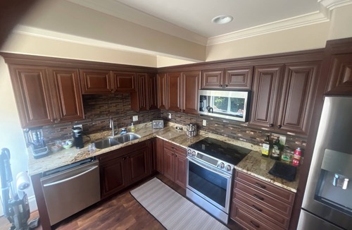 Renton House | Charming 1 bedroom studio style apartment with upscale finishes. Airport 15 min.