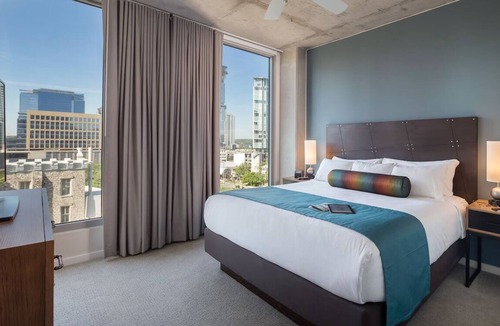 West End Hotel | Charming 1 Bedroom Suite Conveniently Located Downtown Austin!