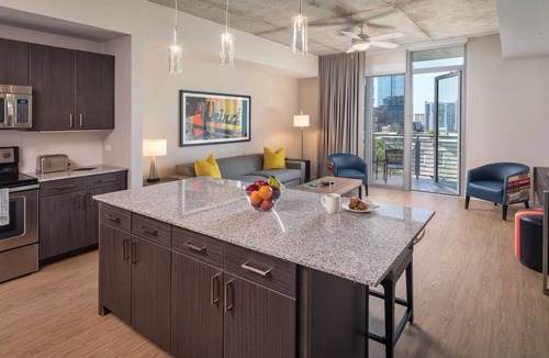 West End Hotel | Charming 1 Bedroom Suite Conveniently Located Downtown Austin!