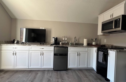 Young Harris Apartment | Charming 1-bedroom loft apt in Young Harris with AC, WiFi and Highland Cows!