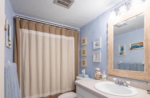 Venice Condo | Charming 2 BDR /2 BATH Condo