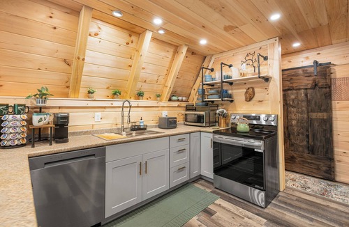 Starks House | Charming 2-bedroom A-frame with AC, WiFi in lovely Starks