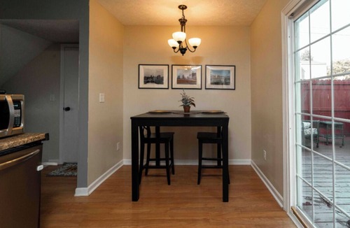 Worthington Condo | Charming 2-bedroom condo with WiFi and Attached garage in delightful Columbus