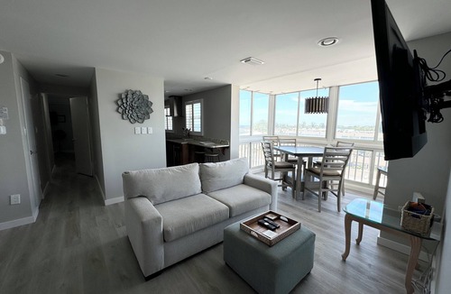 Venice Condo | Charming 2-bedroom condo with direct beach access and pool in wonderful Venice