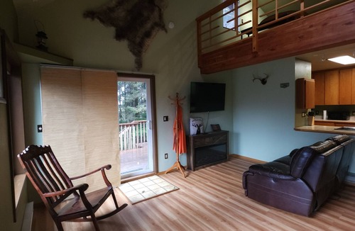 Salmon Creek House | Charming 2-bedroom, fully furnished townhome in Juneau, sleeps up to 6