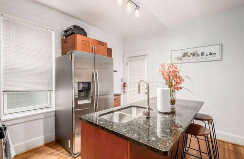 Italian Village House | Charming 2-bedroom house Perfect Location Heart of Short North-Free parking