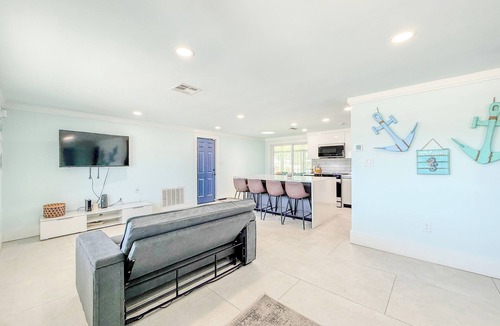 Sea Ranch House | Charming 2-bedroom house in peaceful Hudson.