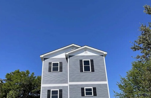 Colington Harbour House | Charming 3-bedroom house in enchanting Kill Devil Hills with AC, WiFi