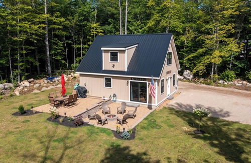 Bartlett Cabin | Charming 3-bedroom cabin with AC in Bartlett mins from Storyland & hiking