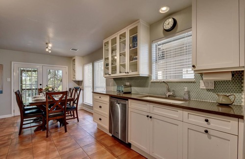 Martindale House | Charming 3-bedroom house on San Marcos River in Martindale