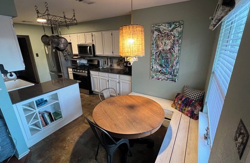 West Oak Hill House | Charming 3-bedroom house 20 min. To downtown Austin, 20 min. To Dripping Springs