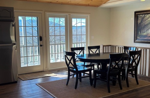 Blowing Rock Cottage | Charming 3-bedroom cottage in peaceful Blowing Rock with stunning views.