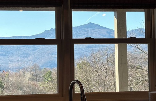 Blowing Rock Cottage | Charming 3-bedroom cottage in peaceful Blowing Rock with stunning views.