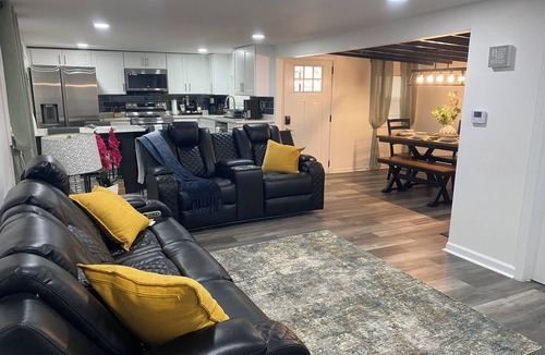 Jackson House | Charming 3-BR/2-BA Waterfront Lake House