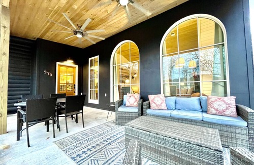 Cedar Bluff House | Charming 4 Bed 3.5 bath Sleeps 8 With Views Overlooking Beautiful Weiss Lake