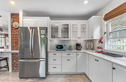 Warwick House | Charming 5-bedroom Beach House 15 minutes from Providence, RI