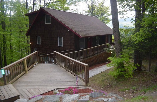 Ludlow House | Charming & Affordable Home! 1.5 miles from Okemo!
