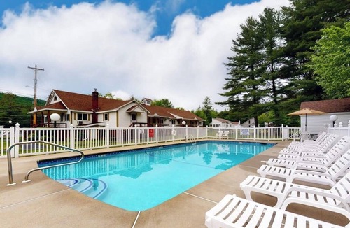 Lincoln Apartment | Charming and casual motel in a great location with shared resort amenities