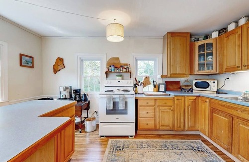 Bayville House | Charming Boothbay Harbor cottage with partial AC, full kitchen, and sun room