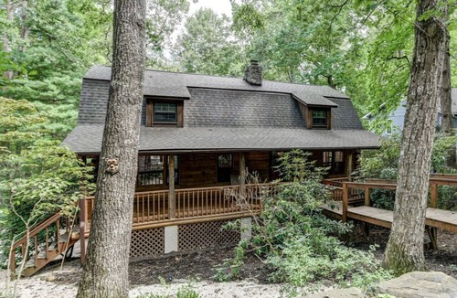 Royal Pines Cabin | Charming Cabin with Fire Pit