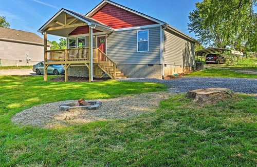 Candler Cottage | Charming Candler Cottage ~ 12 Miles to Asheville!