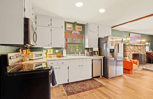 Boone Cottage | Charming Cottage in Historic Valle Crucis with Mtn Views/Hot tub/River access